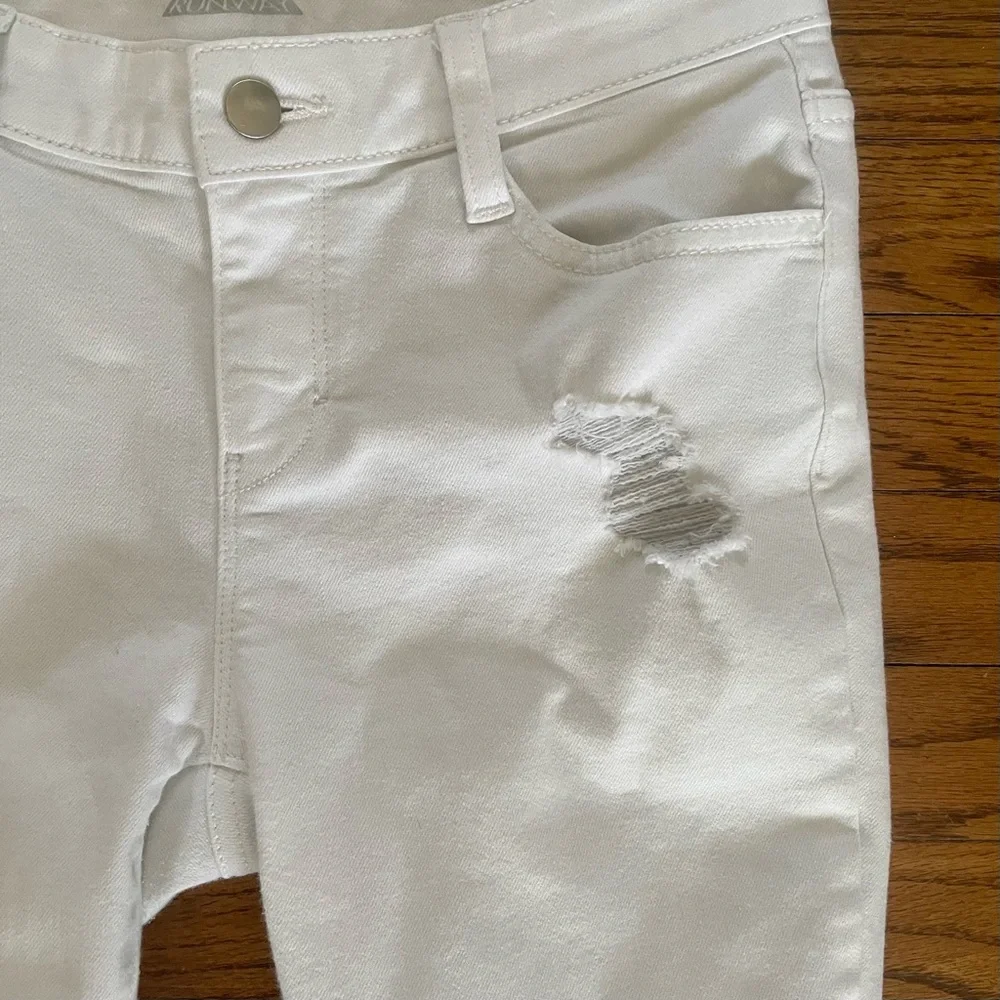 JCPenney Project Runway White Denim Distressed Skinny Jeans Women’s Size 2